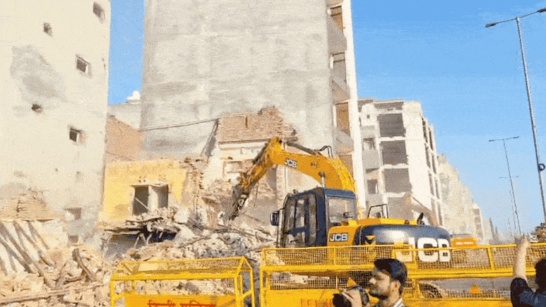 दिल्ली में बुलडोजर एक्शन, शालीमार बाग में तोड़े जा रहे 150 घर, जानें क्यों की जा रही डिमोलिशन की कार्रवाई