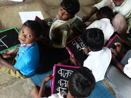 'पढ़ेगा इंडिया तभी तो बढ़ेगा इंडिया' लेकिन कैसे? कहीं 1 शिक्षक के भरोसे पढ़ाई तो कहीं पानी-बिजली की किल्लत!