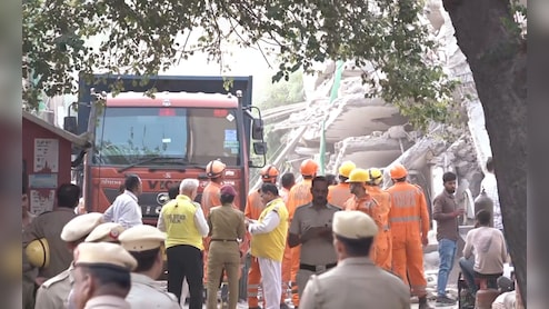 1 Dead, 8 Rescued After 3-Storey Building Collapses In South Delhi