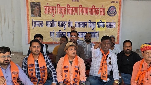 Rajasthan: भीषण गर्मी के बीच विद्युत कर्मचारियों की हड़ताल, अनिश्चितकालीन धरने पर बैठे