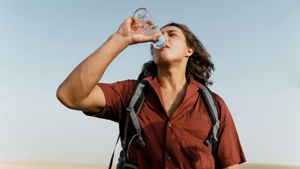 5 Signs Your Body Is Dehydrated Even If You Drink Enough Water
