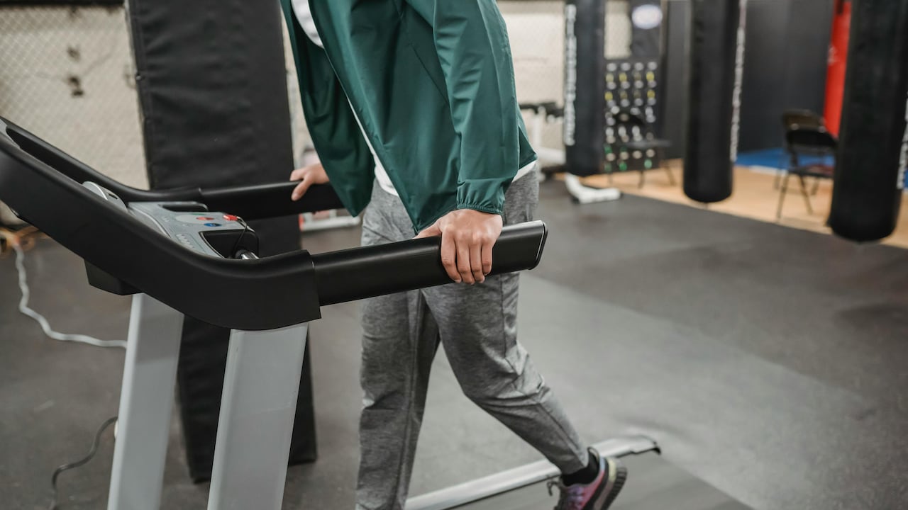 Tips to find a space-saving tredmill for at-home workouts