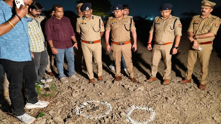 गाजियाबाद में 27 लाख से भरी ATM कैश वैन लूटने वालों का एनकाउंटर, वेब स&zwj;िटी इलाके में रात को चली गोल&zwj;ियां
