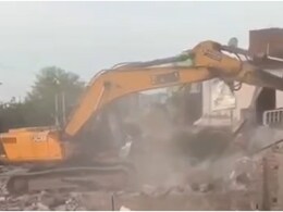 फरीदाबाद में रात 3 बजे चला बुलडोजर, ढहाए गए मंदिर-मस्जिद; इंटरनेट बंद; लोग बोले- पुलिस ने 'छत से झांकने तक नहीं दिया'