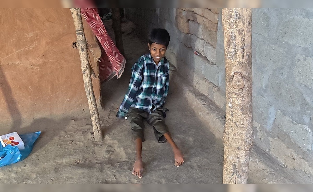 ‘हाथ नहीं तो क्या'! मलकानगिरि की लक्ष्मी खेमुडु ने पैरों से लिखकर पास की 10वीं, 240 अंक लाकर रचा इतिहास