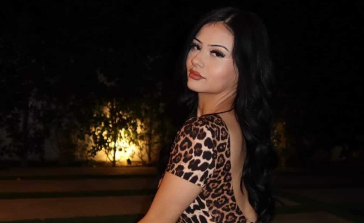 Wendy Ortiz Suffers Awkward Wardrobe Malfunction Live On Stream As Camera Catches Her Topless