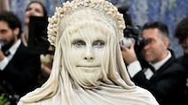किसी एक्ट्रेस ने शरीर पर लपेट ली बिजली की तार तो किसी के शरीर पर दिखे चार हाथ, MET GALA 2026 के अतरंगी अंदाज