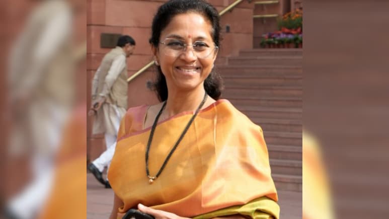 सुप्रिया सुले की कार का हुआ एक्सीडेंट, सुरक्षित हैं NCP नेता
