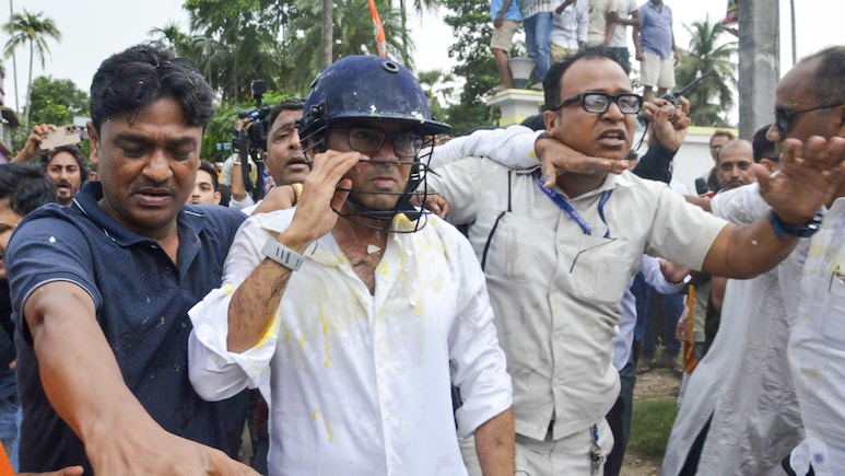 'तुम्हारे अहंकार का नतीजा, लोगों ने अंडे-जूते मारे...' अभिषेक बनर्जी पर हमले को लेकर BJP का पलटवार- 'हम ऐसी राजनीति नहीं करते'