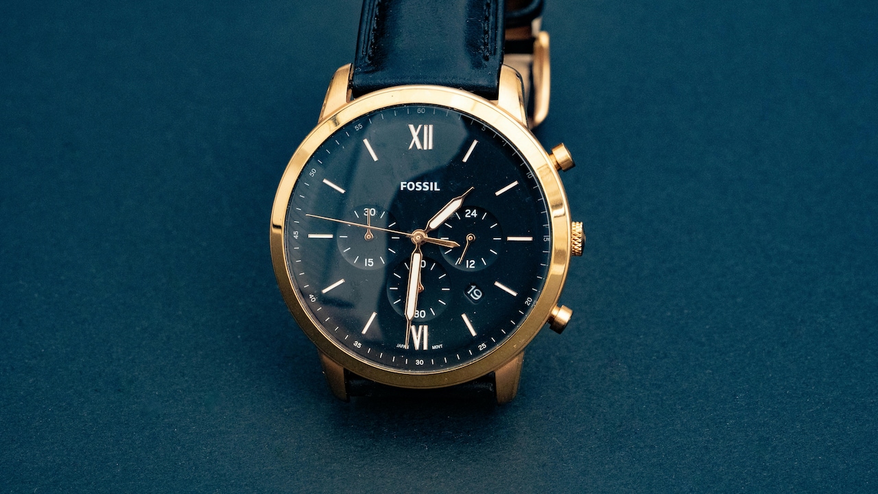 Watch styles that dont overpower your look
