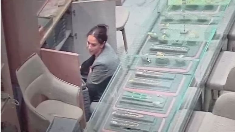 Saleswoman Caught On Camera Emptying Jewellery Trays Worth Rs 1.5 Crore