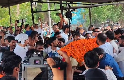 Prateek Yadav Funeral Updates:  पंचतत्व में विलीन हुए प्रतीक यादव,ससुर अरविंद सिंह बिष्ट ने दी मुखाग्नि