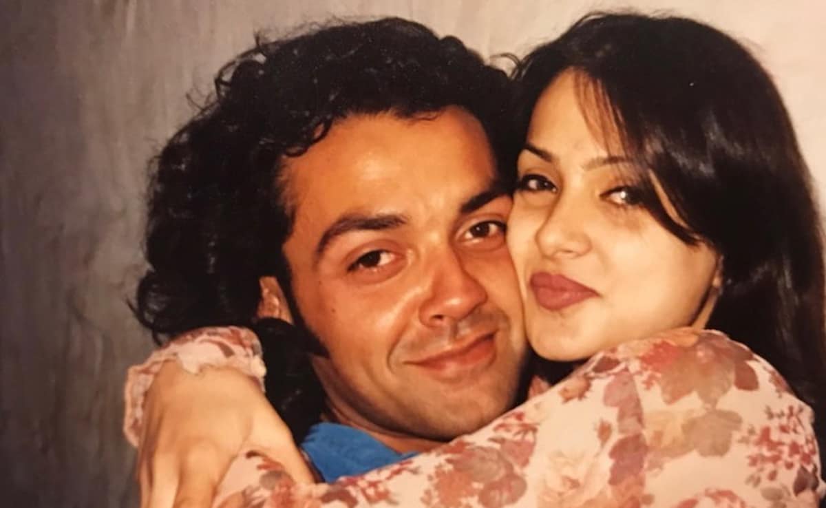 बॉबी देओल की शादी की 4 फोटो, 2 तो धर्मेंद्र ने की थीं शेयर, एक में दिखीं मां प्रकाश कौर, मनाई 30वीं वेडिंग एनिवर्सरी