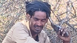 पुलिस-ग्रामीणों की घेराबंदी में फंसा डकैत, हथियार लहराते जंगल की तरफ भागा, 4 घंटे तक चला हाई-वोल्टेज ड्रामा
