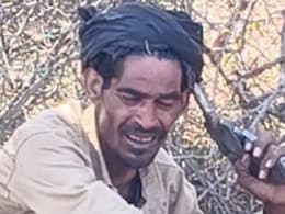 पुलिस-ग्रामीणों की घेराबंदी में फंसा डकैत, हथियार लहराते जंगल की तरफ भागा, 4 घंटे तक चला हाई-वोल्टेज ड्रामा