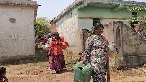 Drinking Water Crisis: कटनी के पारधी बस्ती में गहराया पेयजल संकट, दूषित पानी पीकर हो रहे बीमार
