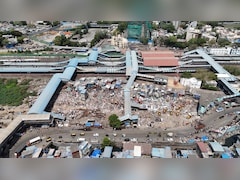 Bandra Bulldozer Action: बांद्रा में अवैध मस्जिद ढहाने पर बवाल, उग्र भीड़ ने बरसाए पत्थर, 7 पुलिसकर्मी घायल