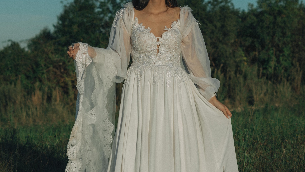 Puff Sleeve Date Tops Can Make Petite Frames Look Boxy: What Is The Smarter Cut? Puff Sleeve Date Tops Can Make Petite Frames Look Boxy: What Is The Smarter Cut?