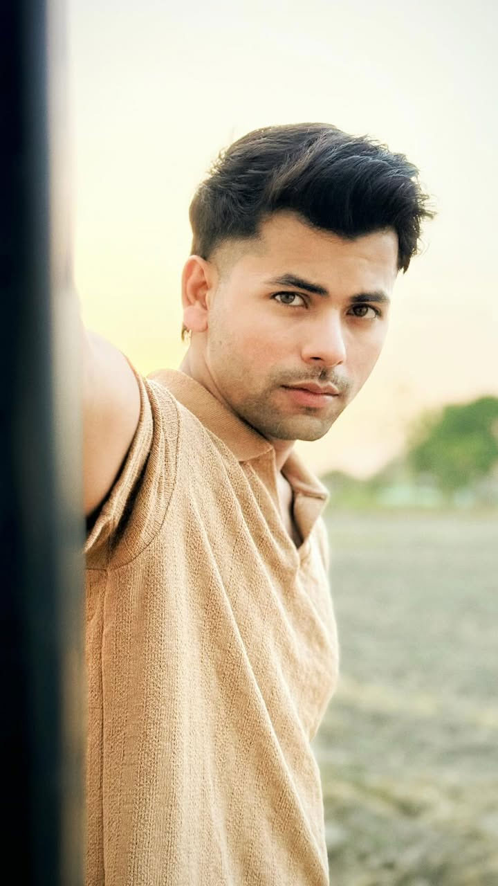 Siddharth Nigam&rsquo;s Stylish Sunset Look