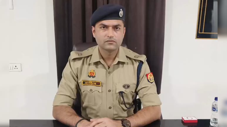 आगरा में खूनी खेल: तरबूज तोड़ने पर 13 वर्षीय किशोर की हत्या, पुलिस की गाड़ी घेरी, भारी तनाव