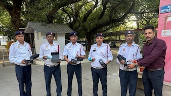 दिल्ली ट्रैफिक पुलिस की बड़ी पहल, अब सड़क पर ही भर सकेंगे चालान, नई हाईटेक ई-चालान मशीनें शुरू