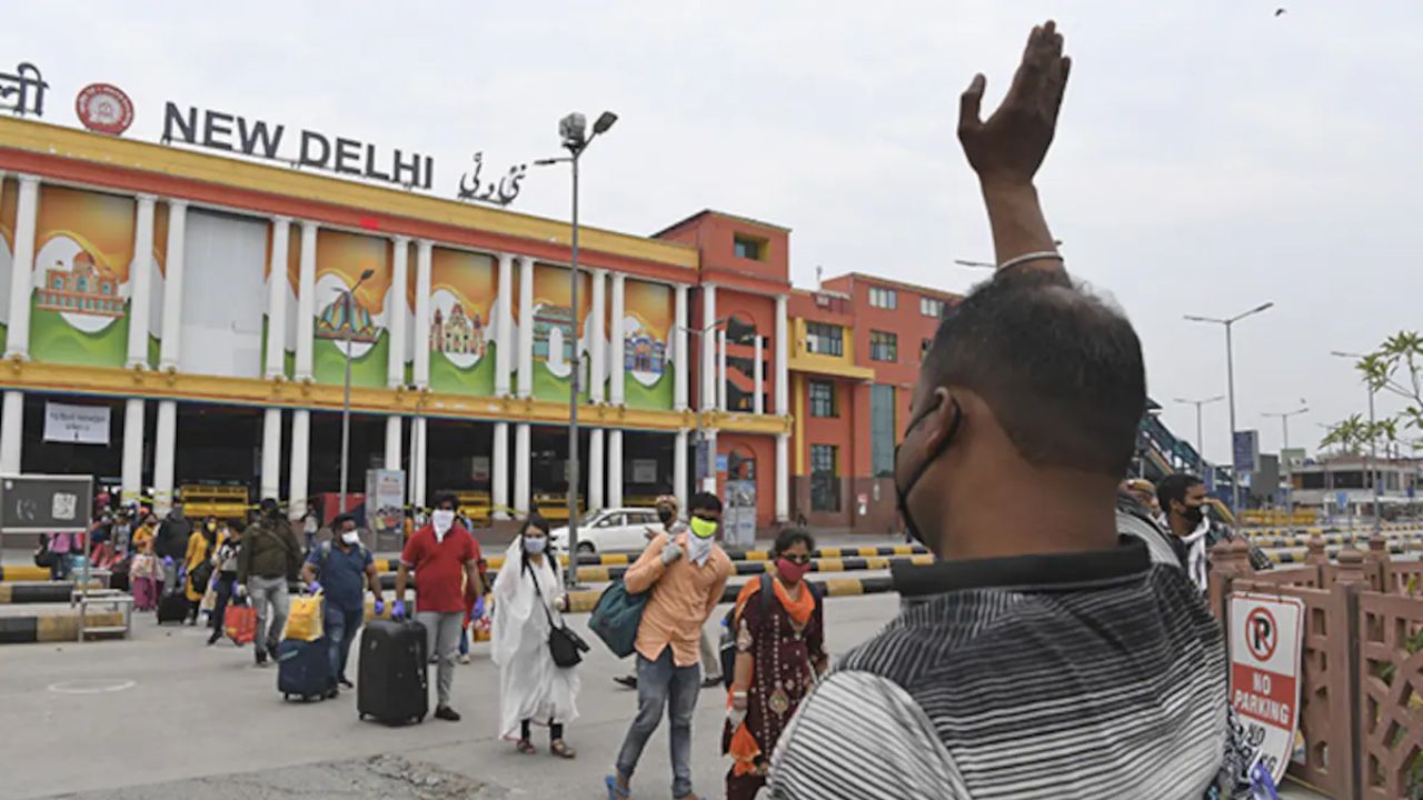 नई दिल्ली रेलवे स्टेशन पर बड़ा बदलाव: शताब्दी समेत 30 ट्रेनें दूसरी जगह होंगी शिफ्ट, अब इन स्टेशनों से चलेंगी गाड़ियां