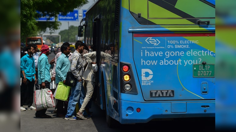 Govt Weighs $1 Billion Aid for Private Electric Buses, Trucks