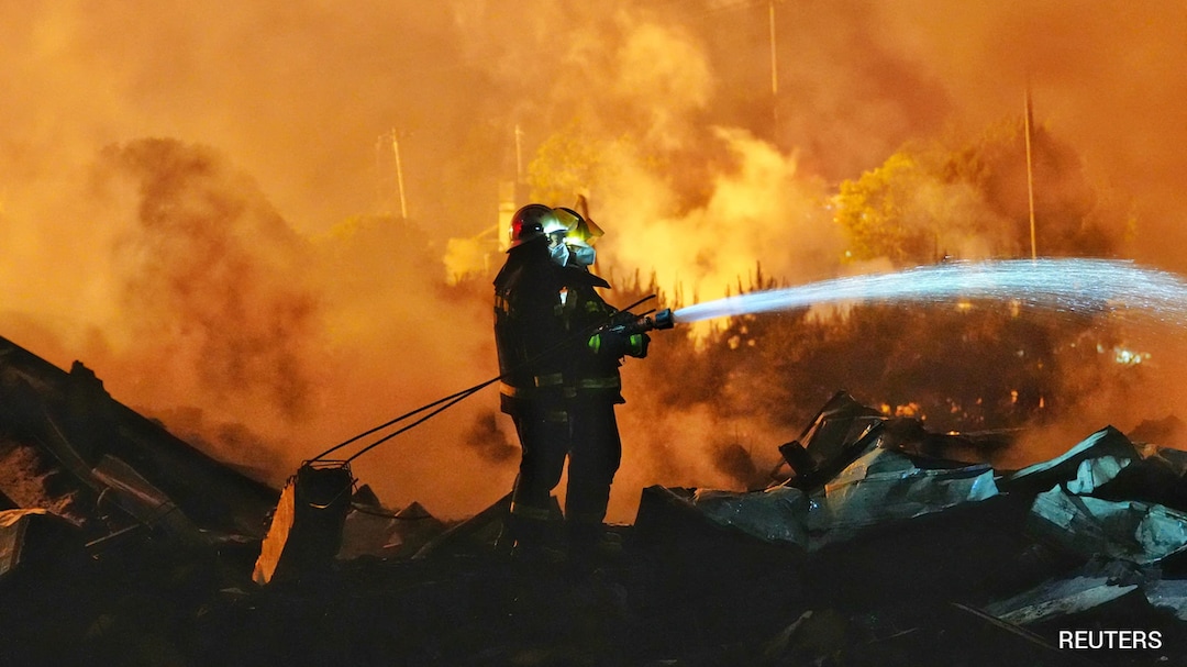 Nashik News: Massive Fire Breaks Out At Star Mall, Triggers Panic; Patients From Nearby Hospital Evacuated — Watch