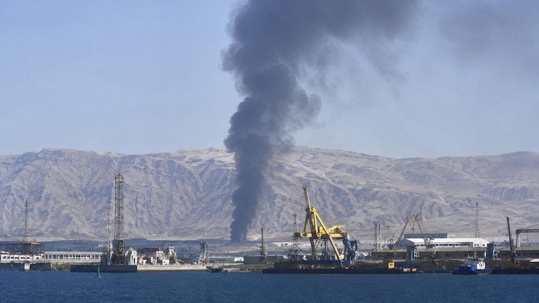 US-Iran War To Escalate? Two Oil Tankers Disabled After Hitting Mines in Strait of Hormuz, Says IRGC