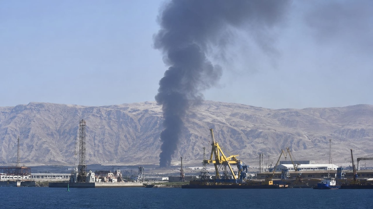 US-Iran War To Escalate? Two Oil Tankers Disabled After Hitting Mines in Strait of Hormuz, Says IRGC