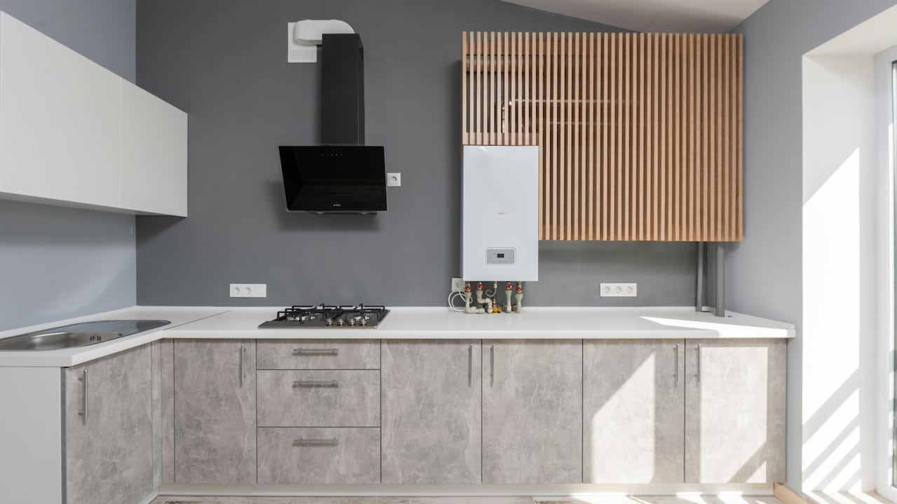 Why do some kitchen chimneys create loud noise after a few uses