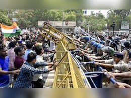 BPSC TRE 4: पटना में शिक्षक अभ्यर्थियों का महाप्रदर्शन, BPSC दफ्तर मार्च से पहले पुलिस ने घेरा, पटना कॉलेज में भारी तनाव