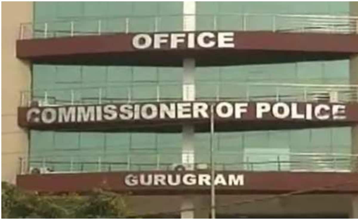 Gurugram News: 'इंसाफ नहीं मिला तो मरना ही रास्ता है', पुलिस कमिश्नर दफ्तर के बाहर रेप पीड़िता ने खुद पर छिड़का पेट्रोल; मची अफरा-तफरी