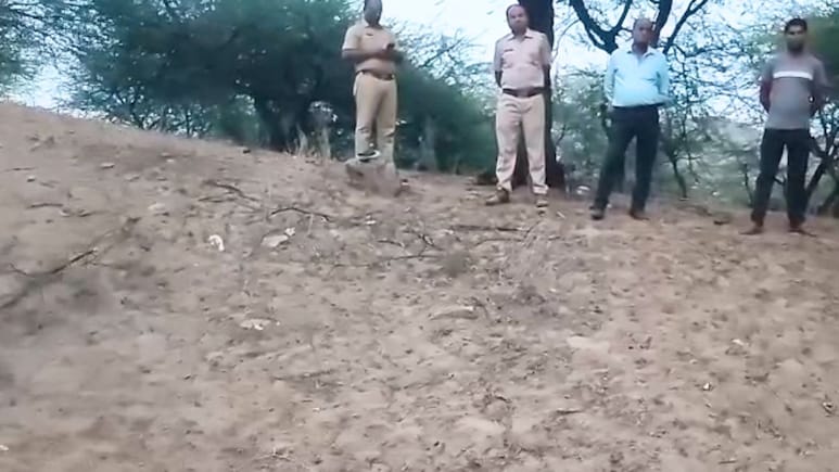 पुष्कर के घने जंगलों में टुकड़ों में मिला नर कंकाल, खोपड़ी और बाल देख दहल गए लोग; इलाके में दहशत