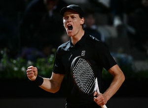 Jannik Sinners Bid To Reach Italian Open Final Held Up By Roman Rain