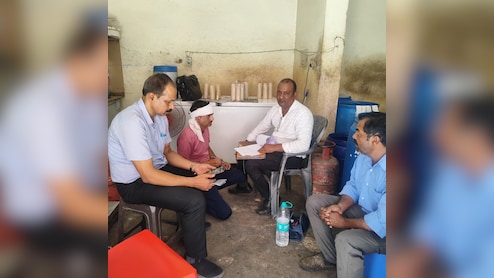 रिफाइंड और केमिकल से बन रहा था 'जहर'; ग्वालियर में मिलावटी दूध-पनीर का भंडाफोड़, डेयरी सील
