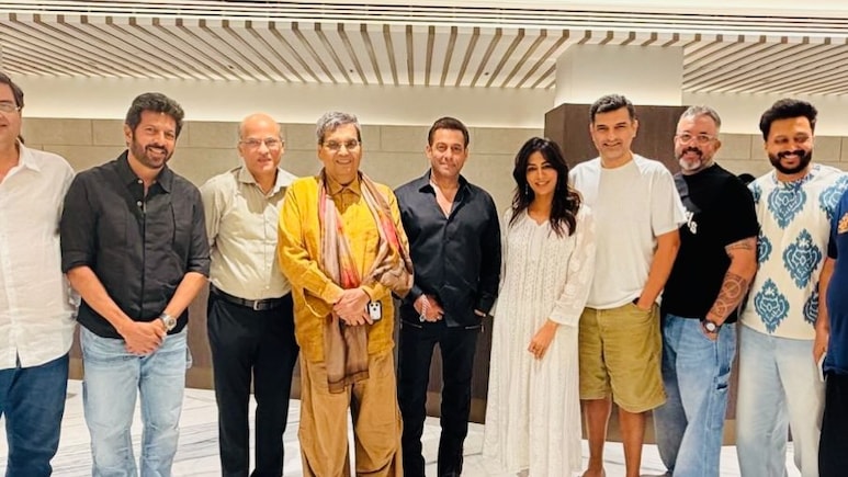 Salman Khan Hosts Private Screening Of <i>Maatrubhumi</i> For Subhash Ghai, Sooraj Barjatya And Other Close Friends
