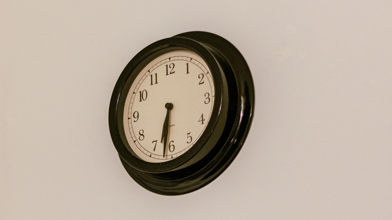 Timeless wall clocks that blend classic design with everyday affordability Timeless wall clocks that blend classic design with everyday affordability