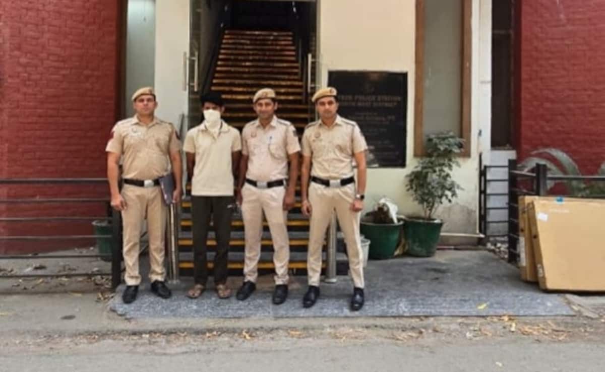 मेवात के 'हनीट्रैप' किंग का पर्दाफाश! FB पर लड़की बनकर फंसाता था जाल, 8 सेकंड के VIDEO से लूटे लाखों