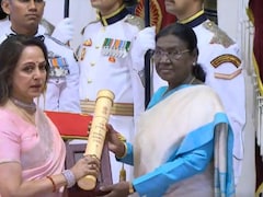 पति का पद्म विभूषण लेकर भावुक हुईं हेमा मालिनी, बोलीं-ऐसा लगा जैसे धर्मेंद्र मेरे साथ थे