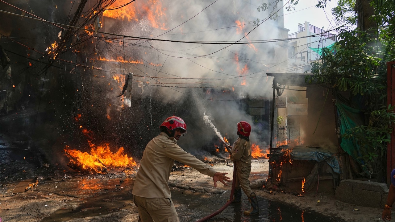 Delhi Malviya Nagar Restaurant Fire LIVE Updates: मालवीय नगर होटल में रेस्क्यू ऑपरेशन पूरा, आग बुझी, 40 से ज्यादा घायल अस्पताल में भर्ती