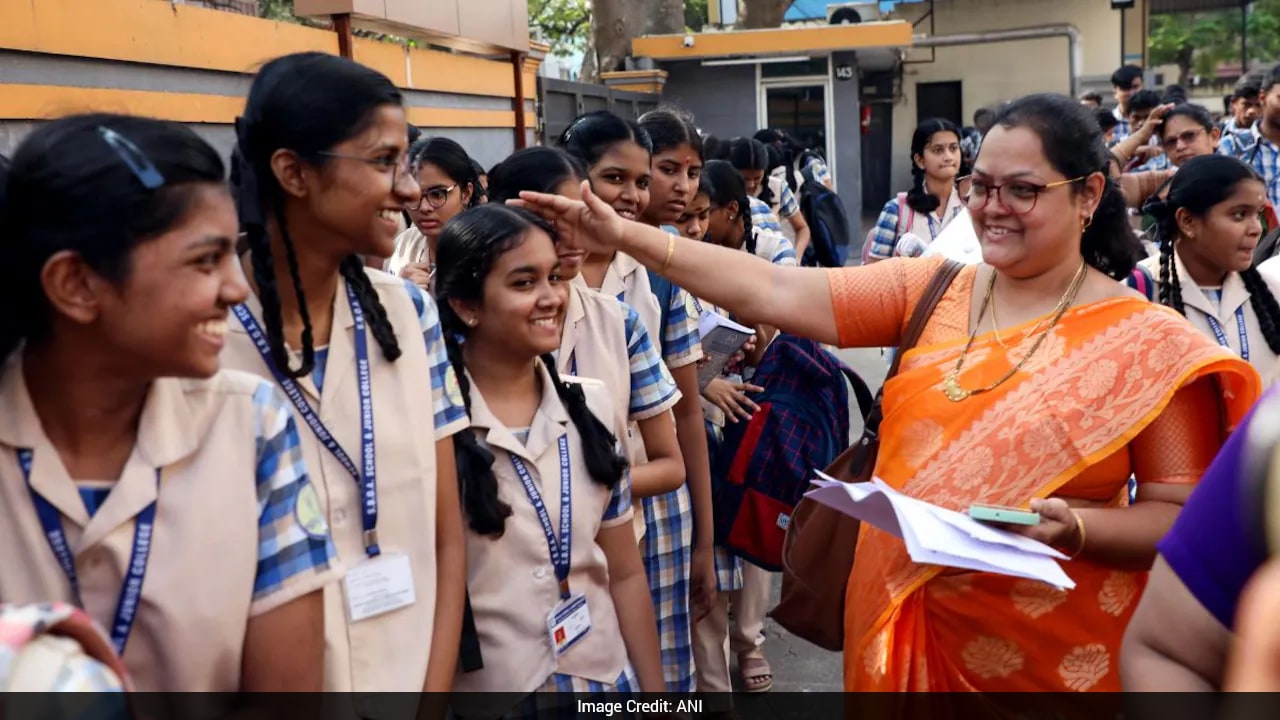 थ्री-लैंग्वेज पॉलिसी पर CBSE का यू-टर्न, 10वीं में तीसरी भाषा का एग्जाम नहीं, देखें पूरी गाइडलाइन