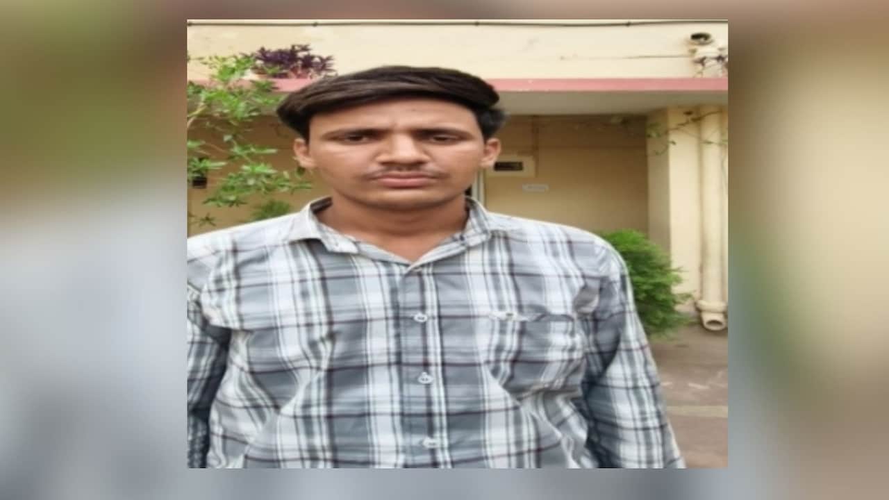मूर्ति चोरी करने वाला चोर मूर्ति चोरी करने वाला चोर