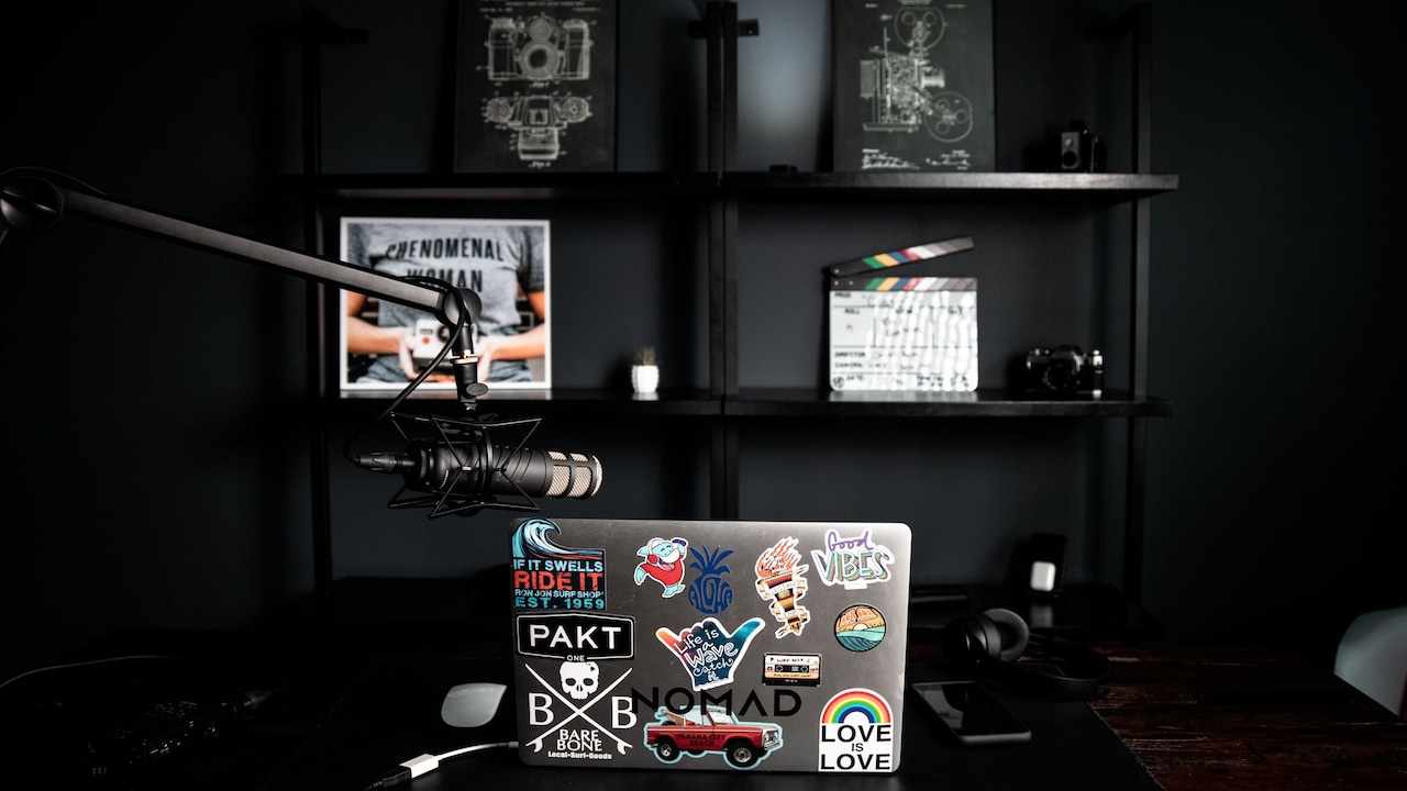 Which laptop skin do you want to grab under ₹1,000?