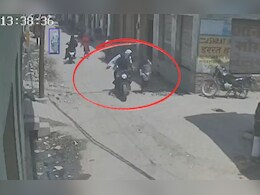 VIDEO: बेटी के सामने महिला को मारी गोली, बाइक पर आए दो हमलावरों ने की फायरिंग