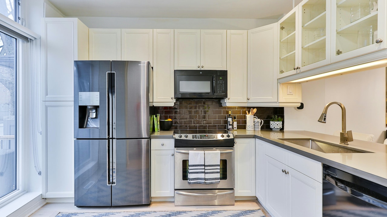 Why Bottom-Freezer Refrigerators Are Becoming Top Choice For Home Cooks