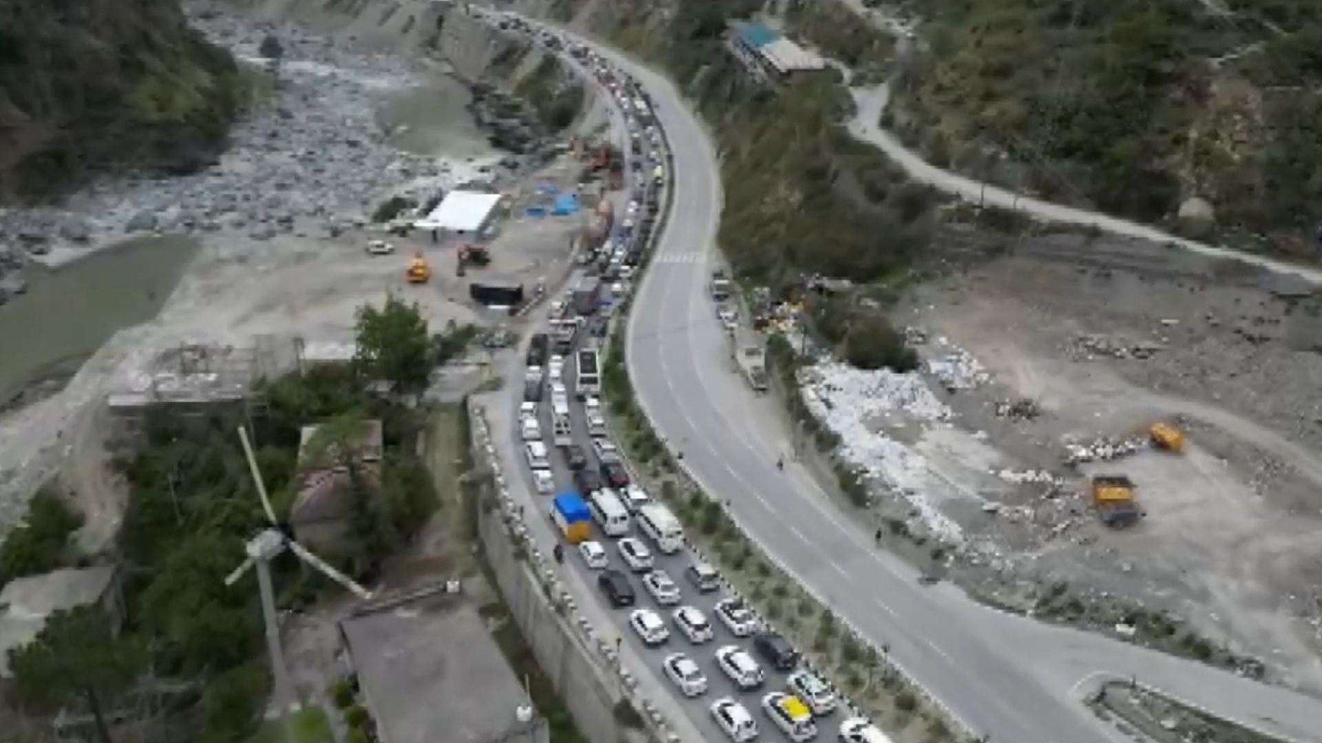 Drone Visuals Capture Massive Traffic Jam in Manali as Tourist Rush Peaks