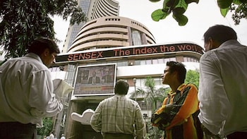 Stock Market Crash: Investors Lose Rs 5.9 Lakh Crore In 90 Minutes As Sensex Tumbles Over 700 Points, Nifty Breaches 22,600