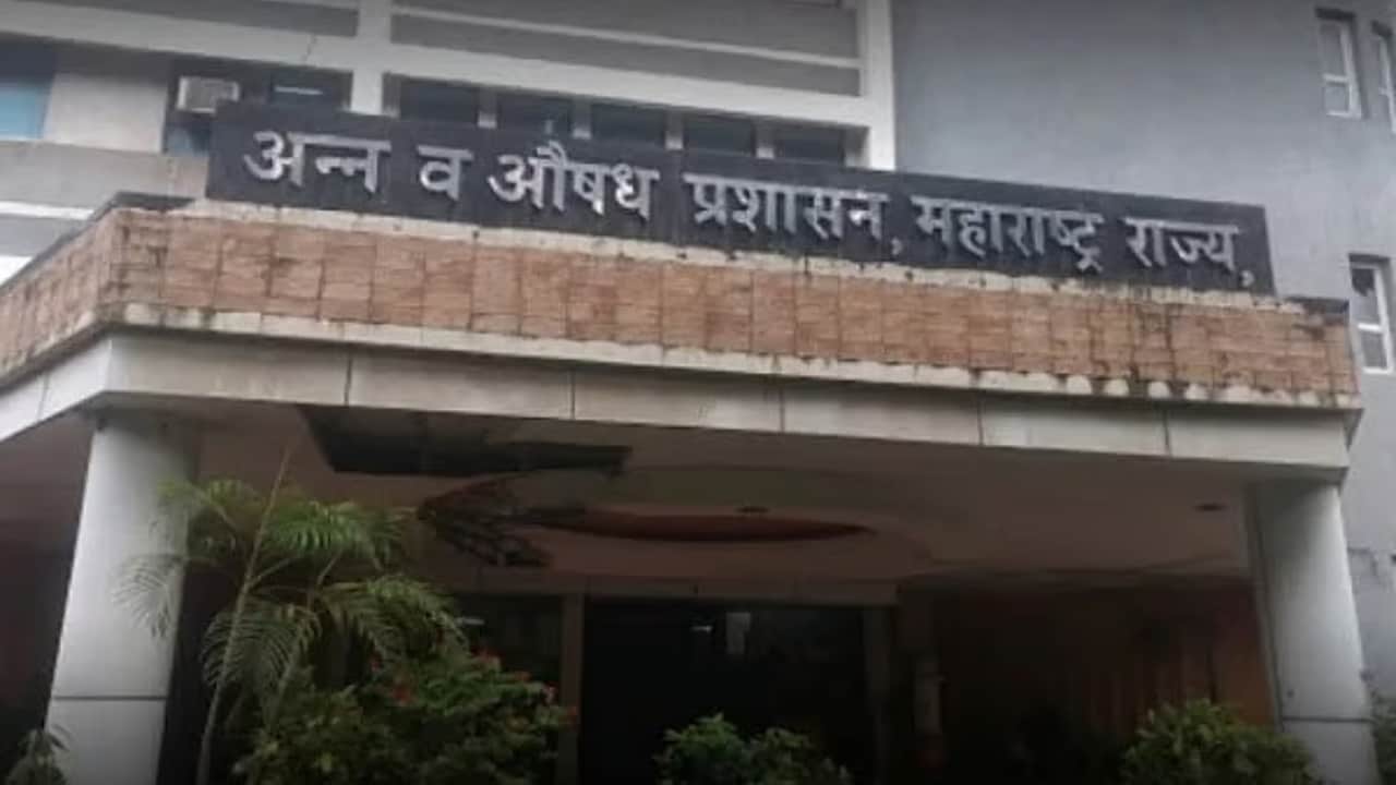 गुटखा तस्कर: छापेमारी करने गए FDA अधिकारियों को गाड़ी से  रौ