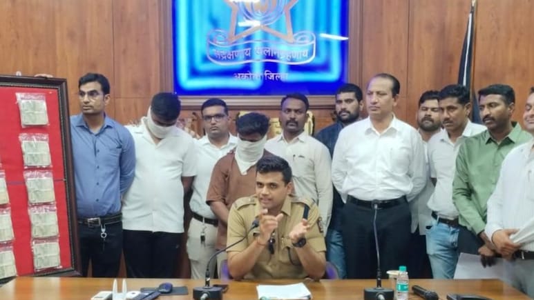 Akola News : अक्षय कुमारची स्टाईल वापरून 25 लाखांची लूट; पण अकोला पोलिसांनी 12 तासांमध्येच केला गेम ओव्हर